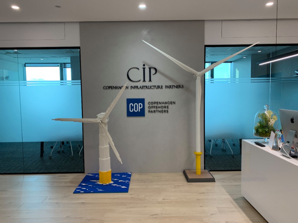 Copenhagen Infrastructure Partners（簡稱CIP）於二〇一七年十月正式在臺灣成立辦公室。目前臺灣團隊超過八十人，成員各自專精在工程、技術、財務、環境與法律等領域。